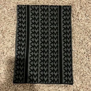 Michael Kors winter scarf black and grey